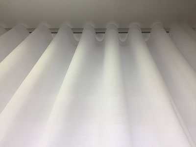 Koupelna - bílé plissé